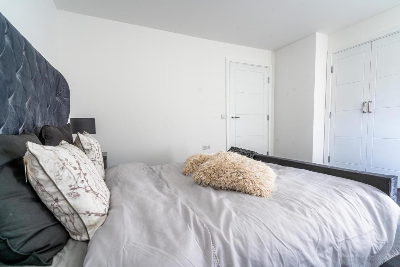 Spacious 3 Bedroom House In Glasgow City With Private Parking & Garden Exterior photo
