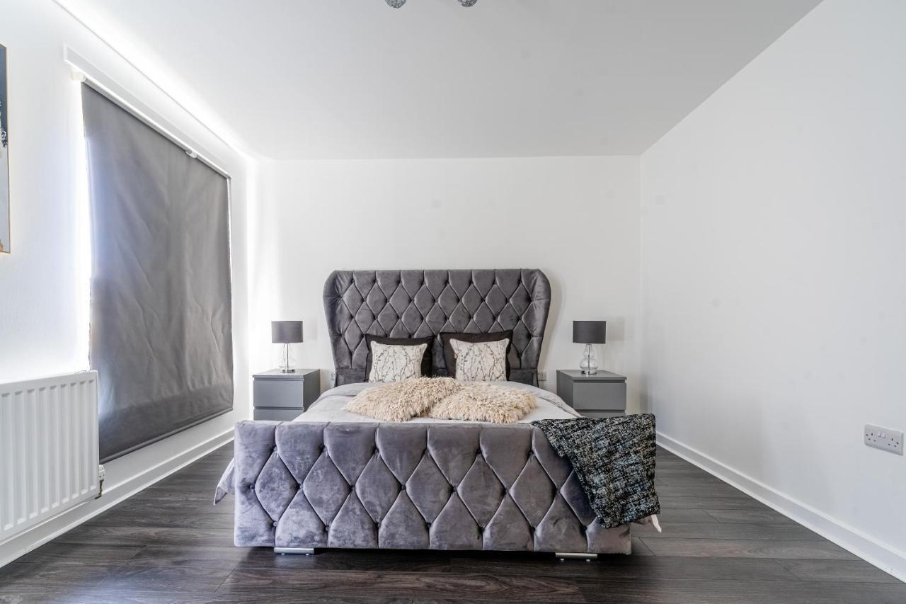 Spacious 3 Bedroom House In Glasgow City With Private Parking & Garden Exterior photo